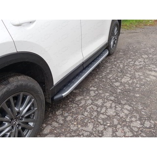 Пороги алюминиевые с пластиковой накладкой карбон (серебро, серые, черные) Mazda CX-5 (Мазда СХ-5) с 2017 года