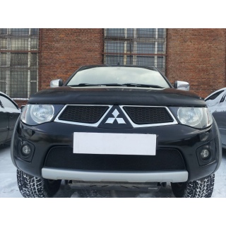 Решетка радиатора черная (низ) MITSUBISHI L200 (Митсубиши Л200) с 2010 по 2013 год выпуска