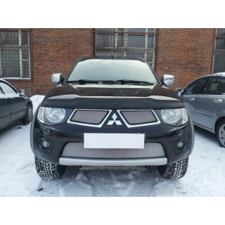 Решетка радиатора хромированная (низ) MITSUBISHI L200 (Митсубиши Л200) с 2010 по 2013 год выпуска