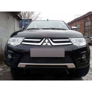 Решетка радиатора черная (низ) MITSUBISHI L200 (Митсубиши Л200) с 2014 по 2015 год выпуска