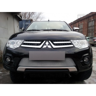 Решетка радиатора хромированная (низ) MITSUBISHI L200 (Митсубиши Л200) с 2014 по 2015 год выпуска