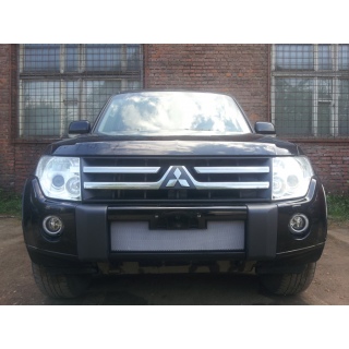 Решетка радиатора хромированная (низ) MITSUBISHI Pajero IV (Митсубиши Паджеро 4) с 2006 года выпуска