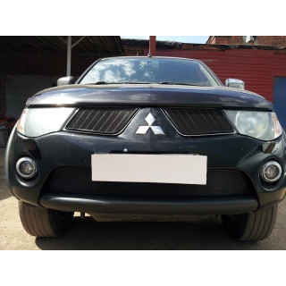 Решетка радиатора черная (верх) MITSUBISHI L200 (Митсубиши Л200) с 2006 по 2010 год выпуска