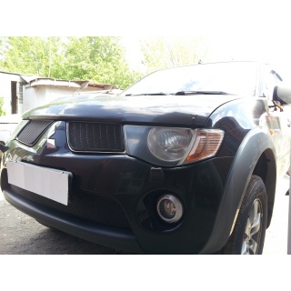 Решетка радиатора черная (низ) MITSUBISHI L200 (Митсубиши Л200) с 2006 по 2010 год выпуска