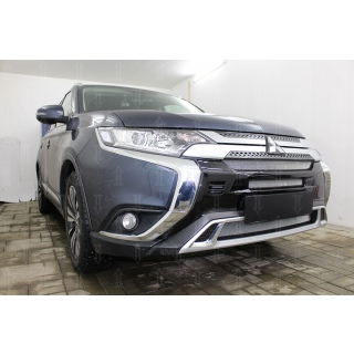 Решетка радиатора хромированная (3 части с парктроником и камерой) MITSUBISHI Outlander III (Митсубиши Аутлендер) с 2018 по 2022 год выпуска