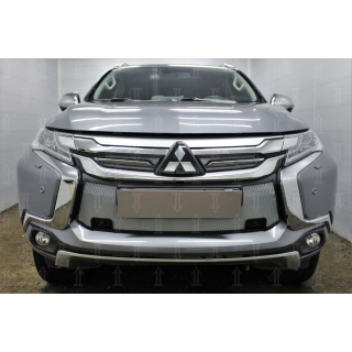 Решетка радиатора хромированная (низ, с парктроником) MITSUBISHI Pajero Sport (Митсубиши Паджеро Спорт) с 2016 года выпуска