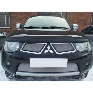 Решетка радиатора хромированная (низ) MITSUBISHI Pajero Sport (Митсубиши Паджеро Спорт) 2008-2013 год выпуска