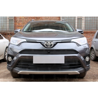 Решетка радиатора черная (верх, с камерой) TOYOTA Rav-4 (Тойота Рав-4) с 2015 года 