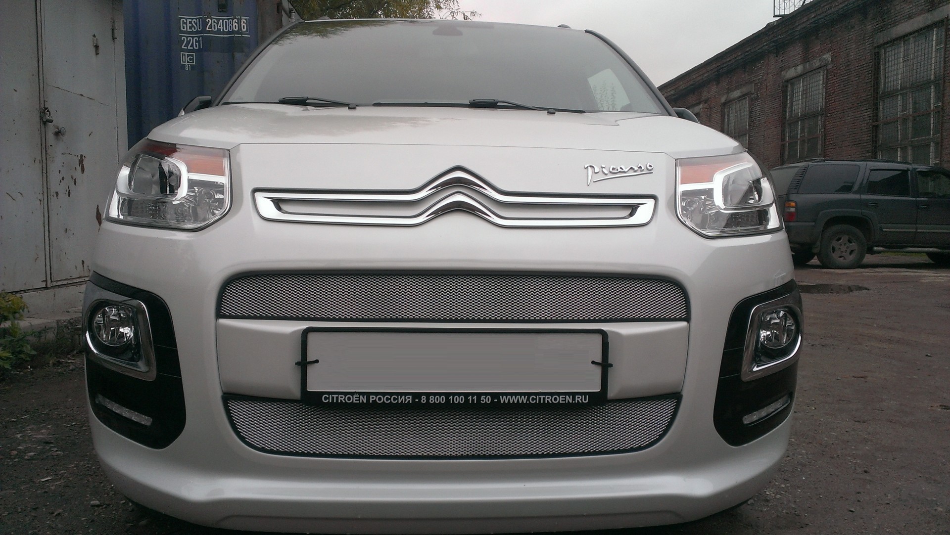 Решетка радиатора хромированная (2 части) CITROEN C3 Picasso - 4300 руб.