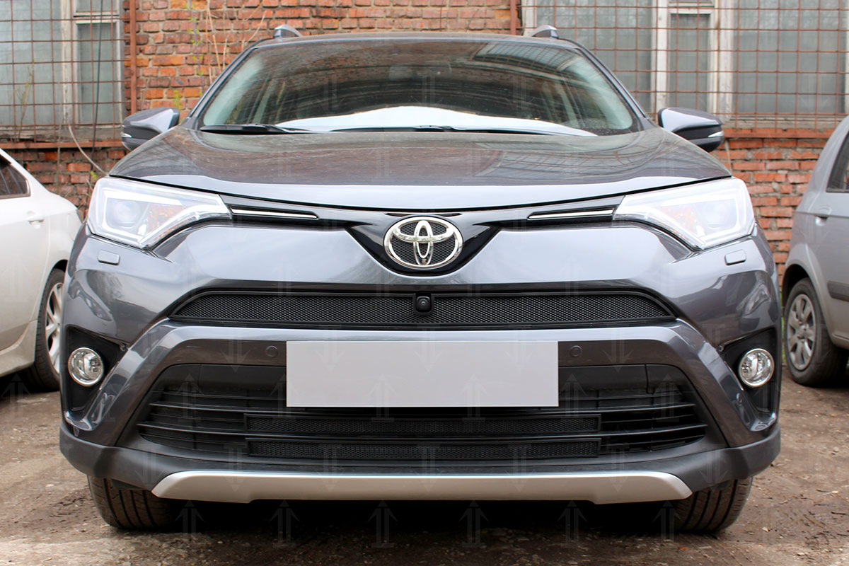 Решетка радиатора для Toyota RAV4